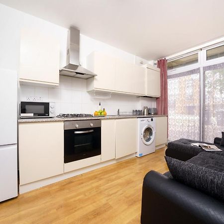 Cozy 2-Bed Garden Flat, With Free Private Parking, Wembley Apartment London Bagian luar foto