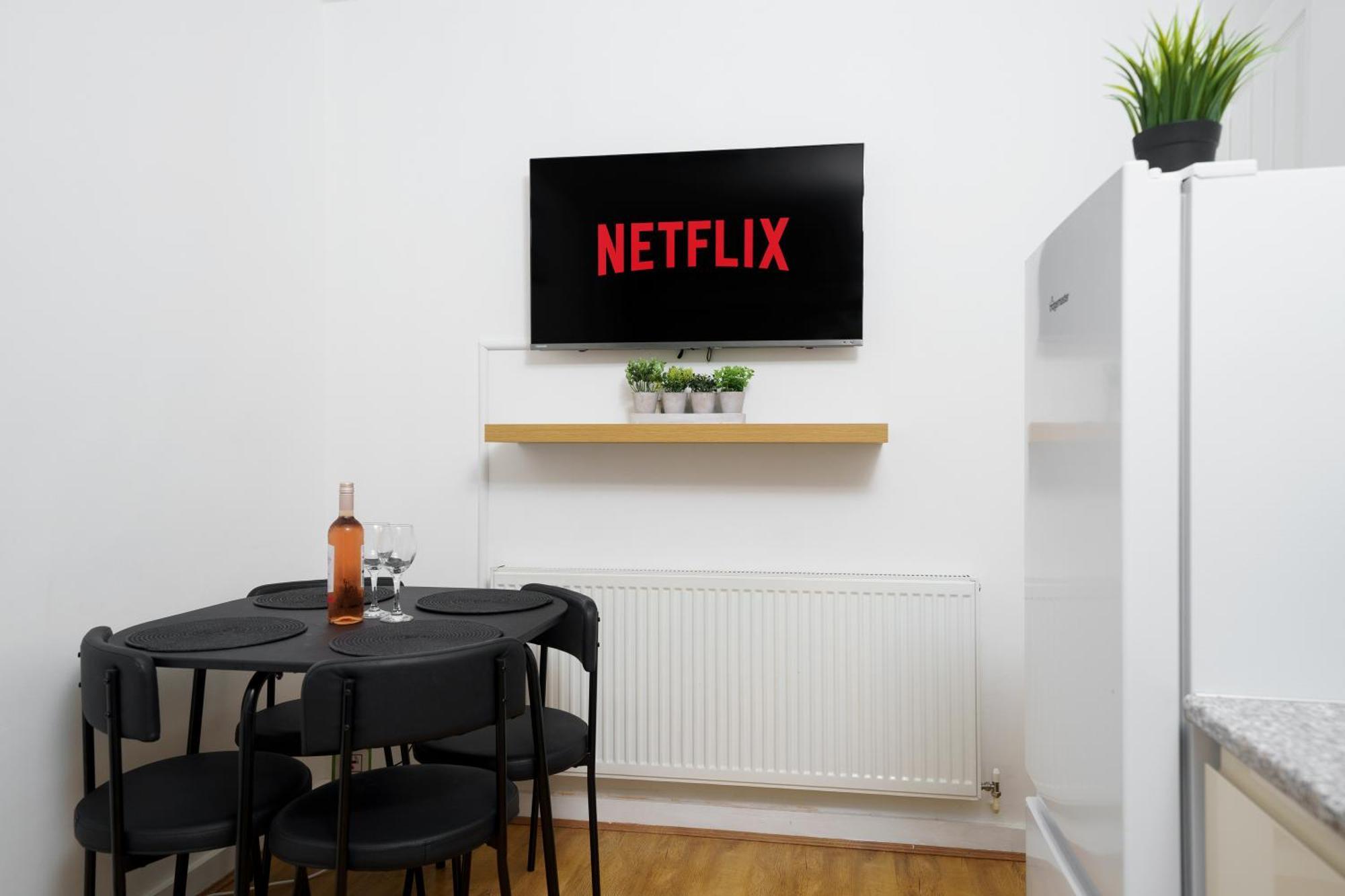Cozy 2-Bed Garden Flat, With Free Private Parking, Wembley Apartment London Bagian luar foto