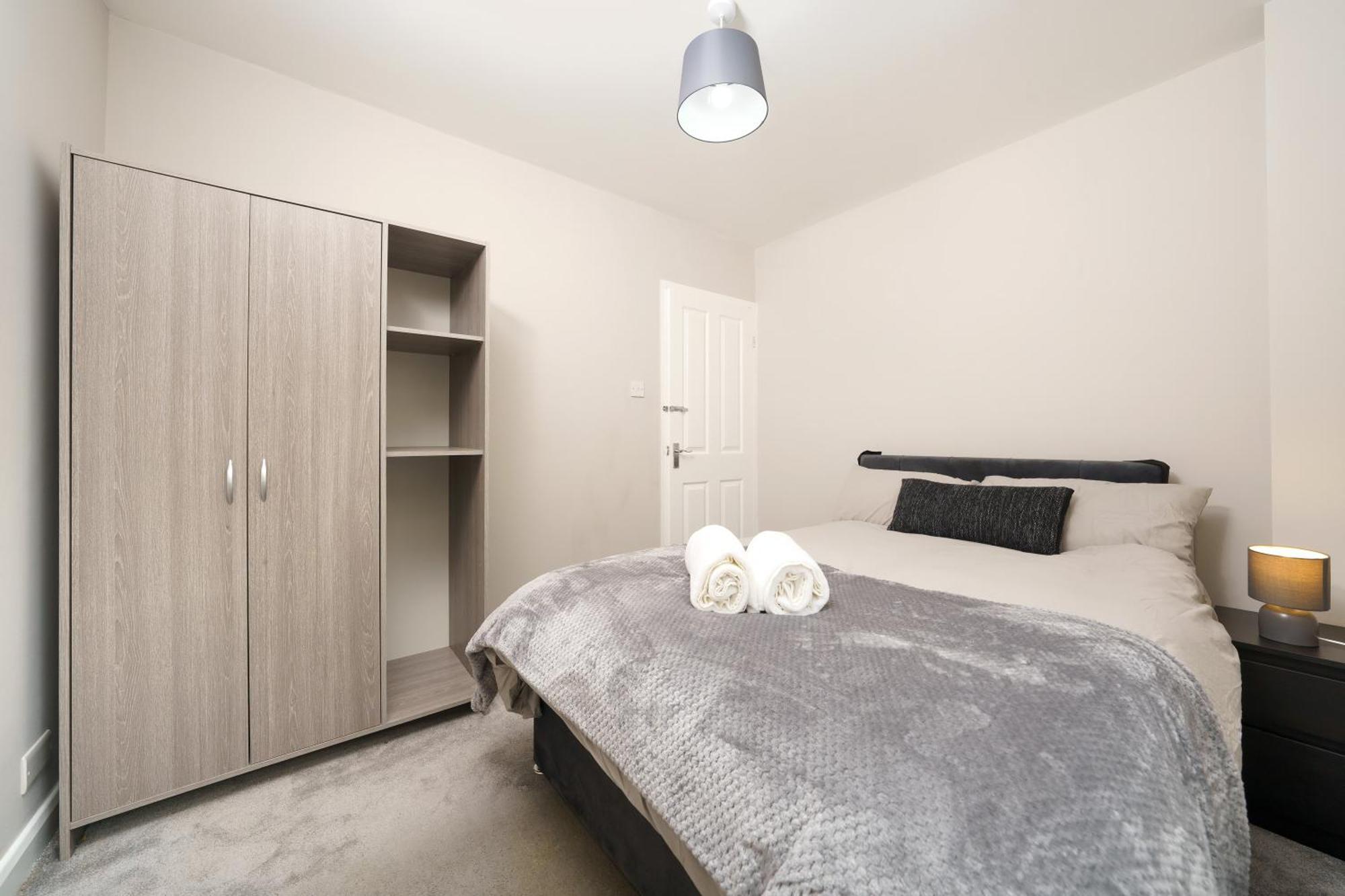 Cozy 2-Bed Garden Flat, With Free Private Parking, Wembley Apartment London Bagian luar foto
