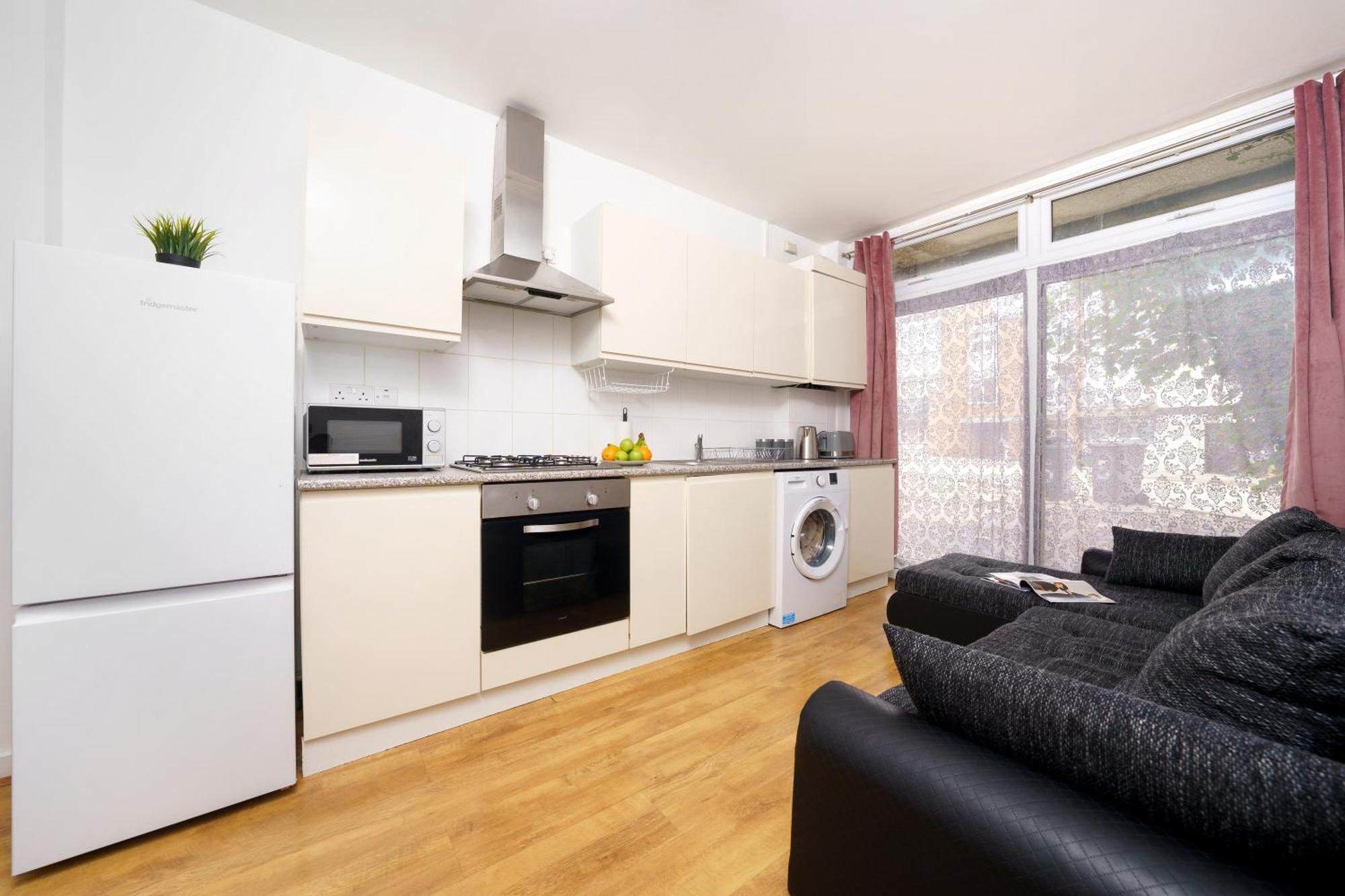 Cozy 2-Bed Garden Flat, With Free Private Parking, Wembley Apartment London Bagian luar foto