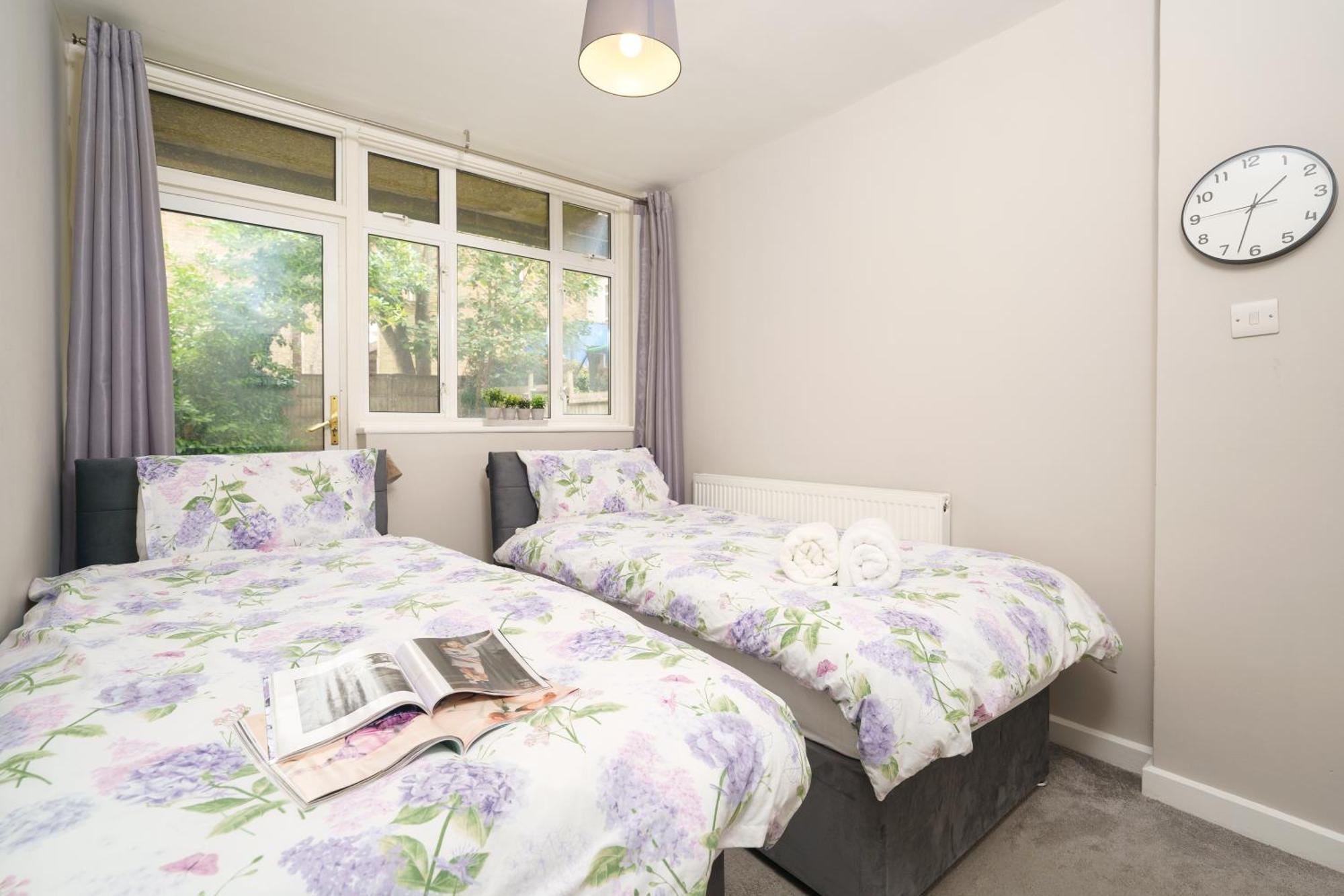 Cozy 2-Bed Garden Flat, With Free Private Parking, Wembley Apartment London Bagian luar foto